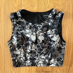 Bebe patterned crop top